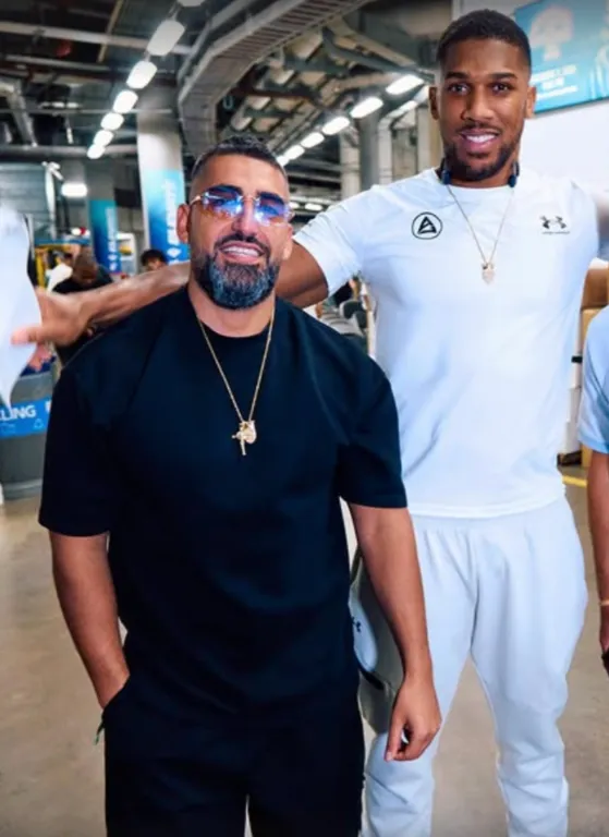 Anthony Joshua túlélte a halálos Nigéria-balesetet!-2