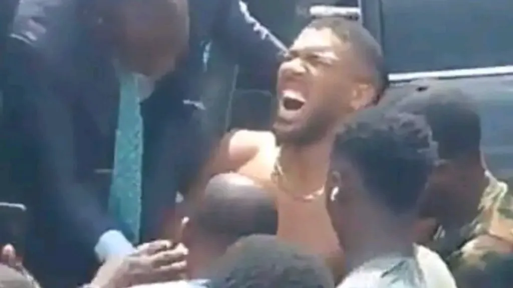 Anthony Joshua túlélte a halálos Nigéria-balesetet!-3