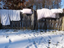 Téli fagy: Természetes tisztítás ágyneműre ágynemű kint télen a hidegben poratka ellen