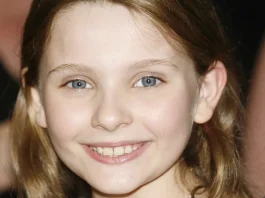 Little Miss Sunshine sztárja ritka feltűnéssel ünnepli a 20. jubileumot! Little Miss Sunshine child star makes rare red carpet appearance for special occasion