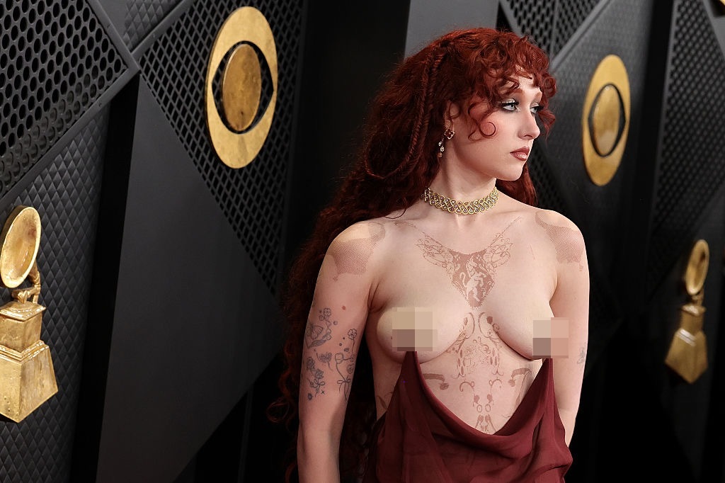 Chappell Roan sokkolta a Grammys-t topless ruhával!-1