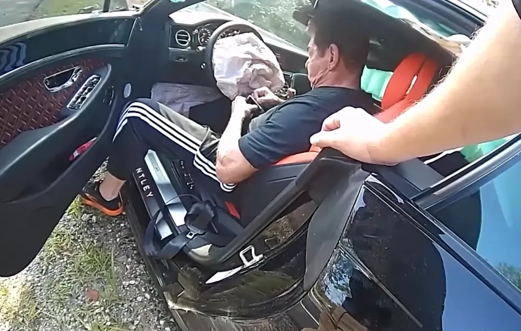 Sokk: Vince McMahon 160 km/h-val zuhant Bentley-jével!-3