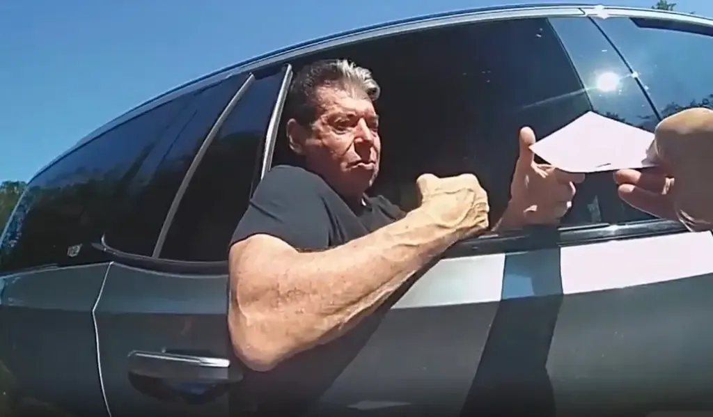 Sokk: Vince McMahon 160 km/h-val zuhant Bentley-jével!-4