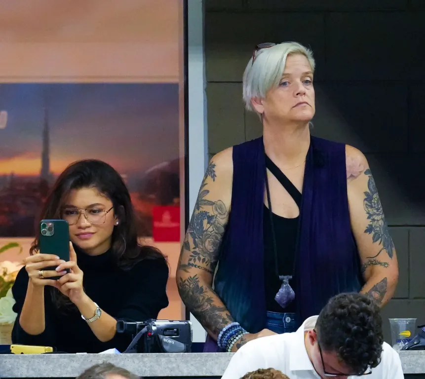 Sokk: Zendaya titokban összeházasodott Tom Hollanddel? Anyja nevet-1