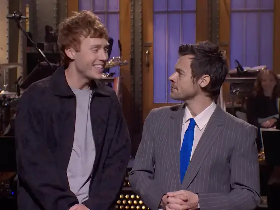 Harry Styles megcsókol egy férfit az SNL-n queerbaiting ellen-2