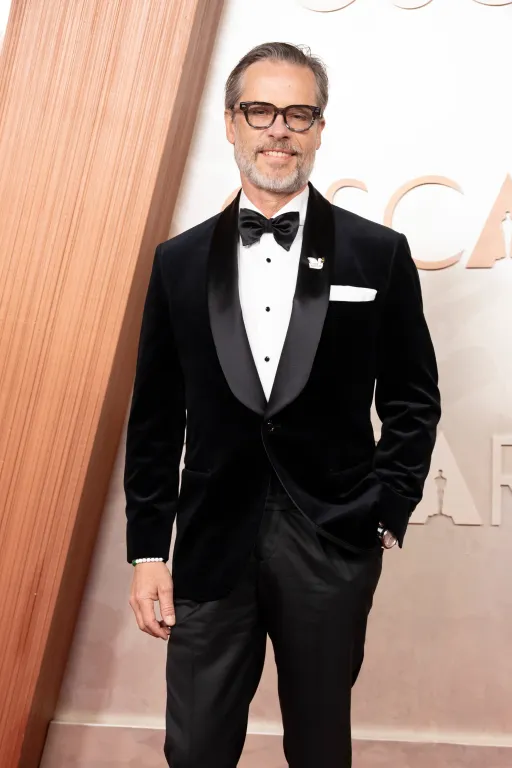 Piros galambos kitűzők: Sztárok tiltakozása az Oscar-gálán-1