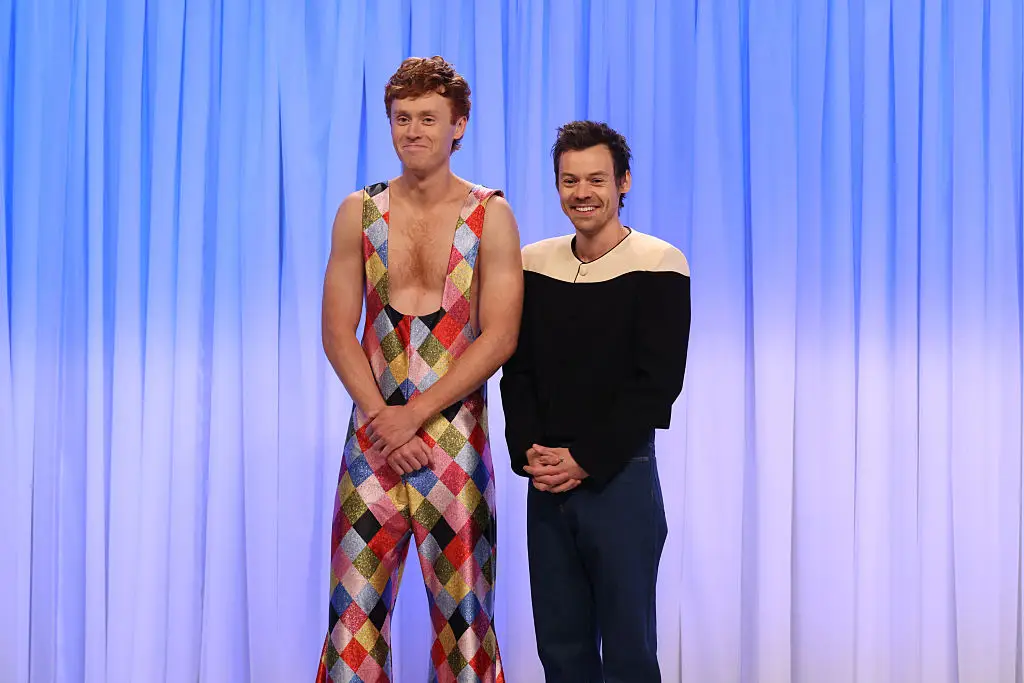 Sokkcsók élőben: Ed Balls megcsókolta Richard Arnolcot a GMB-n!-2