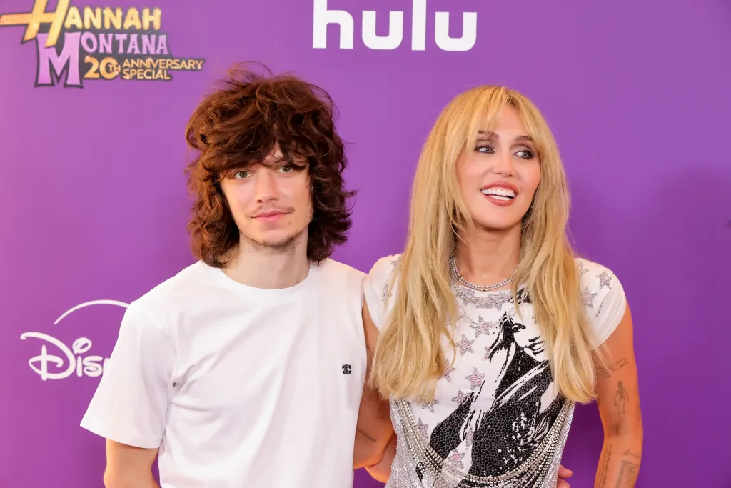 Dylan Sprouse: Így szakított Miley Cyrusszal Nick Jonas miatt!-1