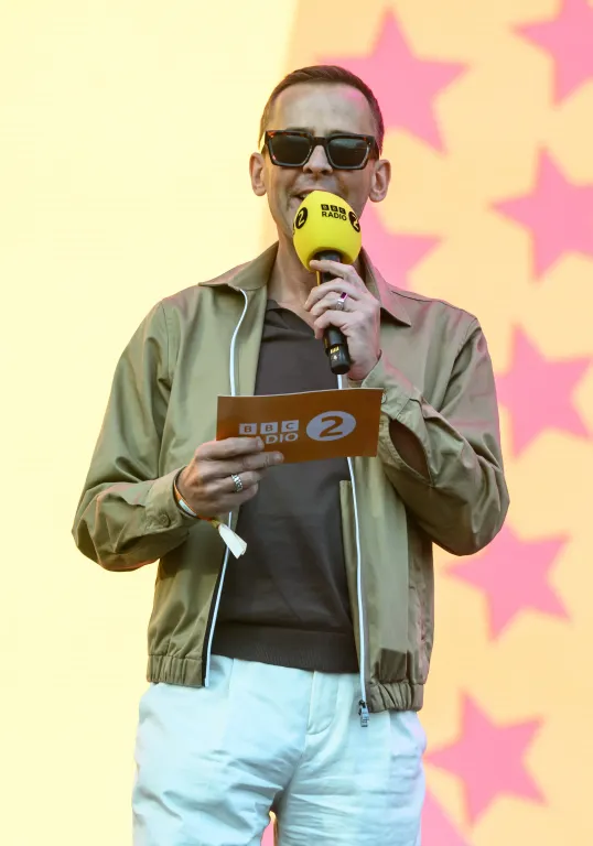 Sokk: Scott Mills-t kirúgta a BBC személyes viselkedés miatt!-3