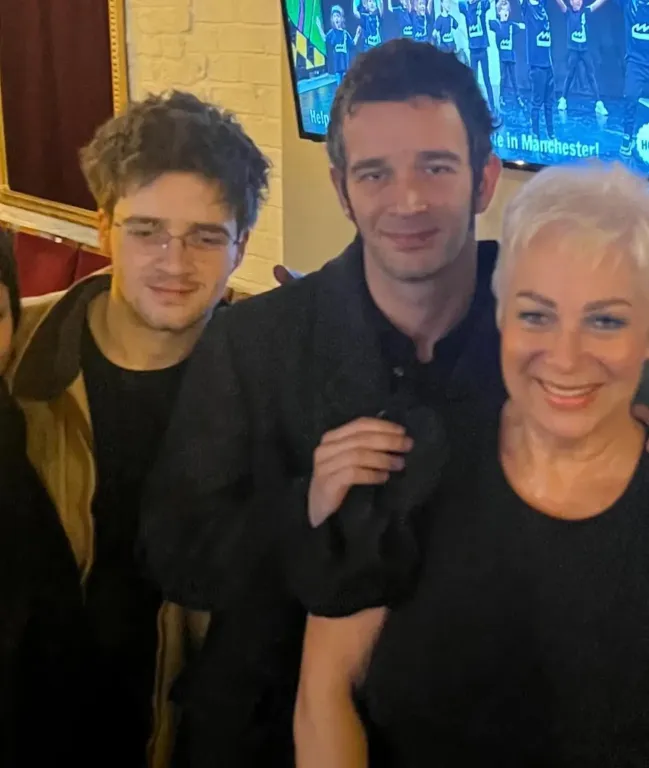 Denise Welch felháborodva: Szemetes sofőr szidta a fiát!-3
