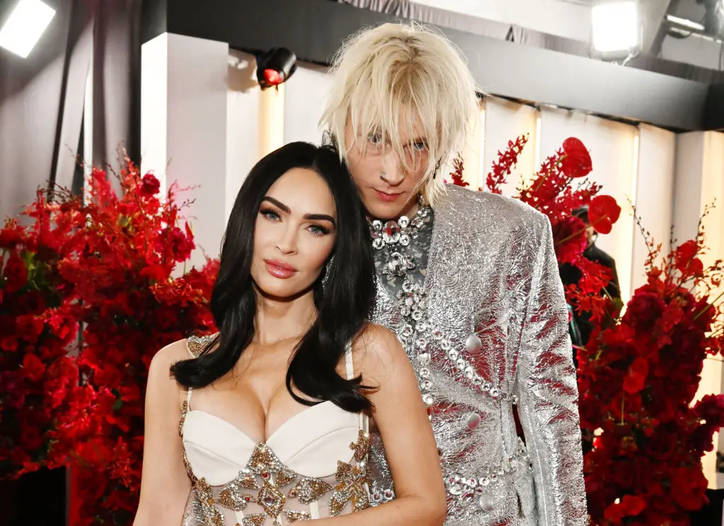 Megan Fox kitiltja MGK-t a flörtös kommentek miatt!-3
