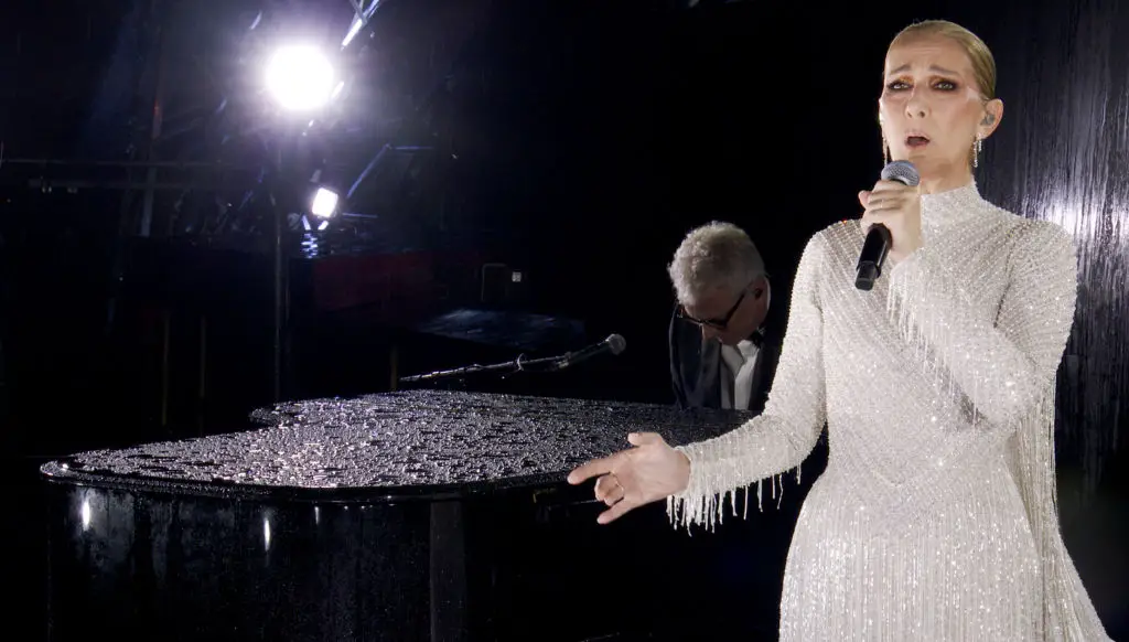 Celine Dion legyőzi a merev ember szindrómát: Párizsi comeback!-1